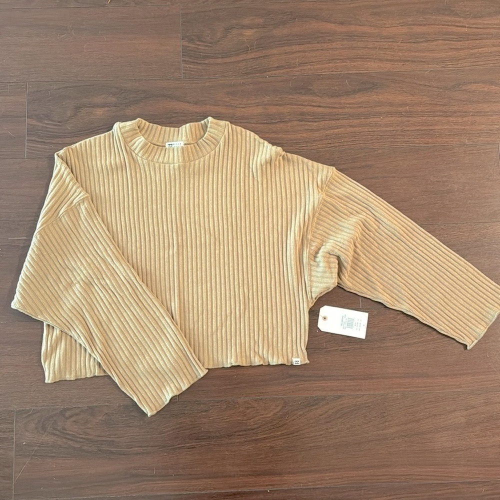 NWT BILLABONG / CROP LONG SLEEVE